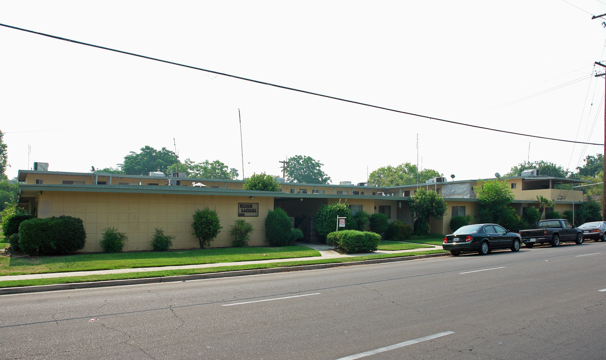 2424 N Wishon Ave in Fresno, CA - Building Photo