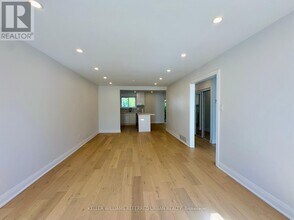 906 Marinet Crescent in Pickering, ON - Building Photo - Building Photo