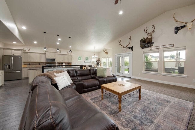 15495 Blue Sky Ave in Caldwell, ID - Building Photo - Building Photo