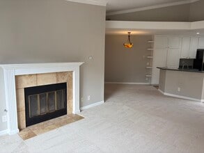 7287 Camino Degrazia, Unit 10 in San Diego, CA - Foto de edificio - Building Photo