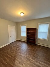 196 State St, Unit 1 in Bristol, RI - Building Photo - Building Photo
