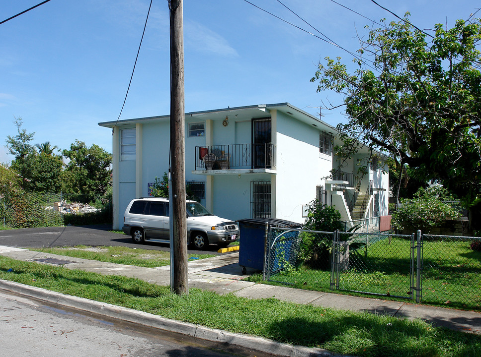 721 NW 2nd St in Miami, FL - Building Photo