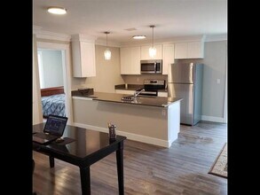 10 4th St, Unit 305 in Dover, NH - Foto de edificio - Building Photo