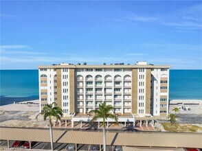 25900 Hickory Blvd in Bonita Springs, FL - Foto de edificio - Building Photo