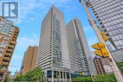 37 Grosvenor St in Toronto, ON - Building Photo