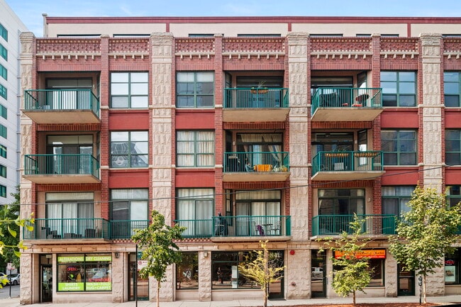 property at 841 W Monroe St