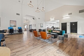 SomerHill Farms Apartments in Gainesville, VA - Foto de edificio - Building Photo