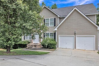 4240 N Braves Cir in Douglasville, GA - Building Photo - Building Photo