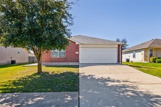 219 Almquist St in Hutto, TX - Building Photo - Building Photo