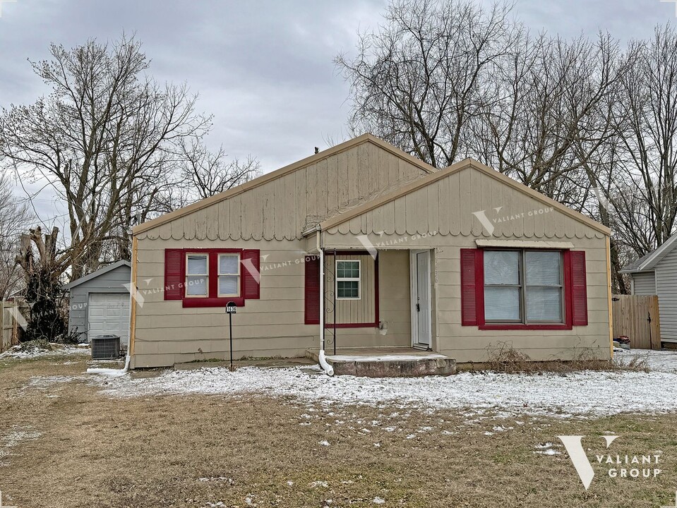 1636 W Thoman St in Springfield, MO - Building Photo