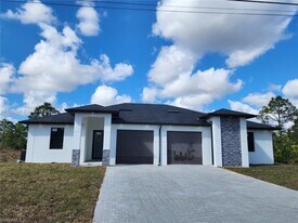 386 BELL Blvd S in Lehigh Acres, FL - Building Photo