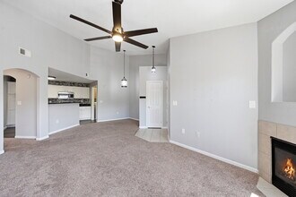5755 N Genoa Way in Aurora, CO - Building Photo - Building Photo