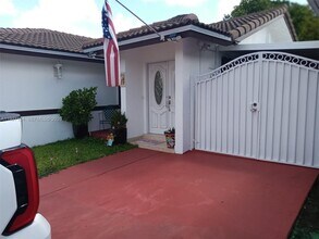 5673 SW 149th Ave in Miami, FL - Building Photo - Building Photo
