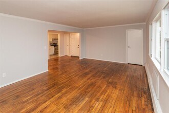 136 N Chestnut St in New Paltz, NY - Building Photo - Building Photo
