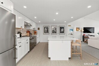 140 Rowayton Ave in Norwalk, CT - Building Photo - Building Photo