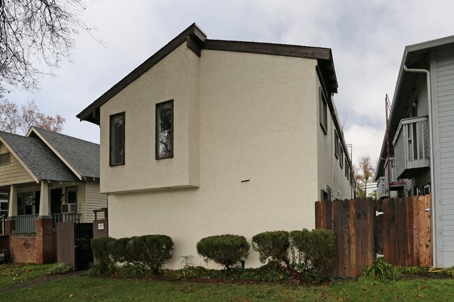 1317 W St in Sacramento, CA - Foto de edificio - Building Photo