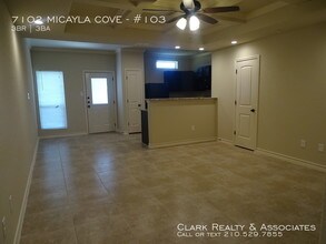 7102 Micayla Cove-Unit -#103 in San Antonio, TX - Building Photo - Building Photo