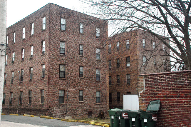 Oaklynne in Philadelphia, PA - Foto de edificio - Building Photo