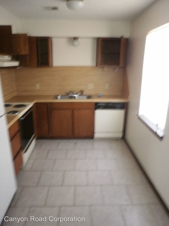 320 Falcon Ct in Norman, OK - Building Photo