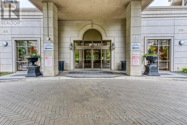 700-1700 Humberwood Blvd in Toronto, ON - Building Photo - Building Photo