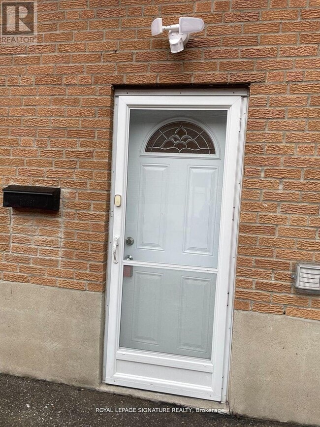 property at 1566 Northmount Ave