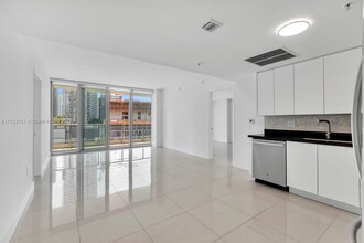 92 SW 3rd St, Unit 1403 in Miami, FL - Building Photo - Building Photo