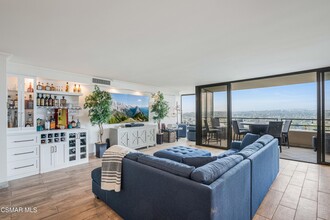 4316 Marina City Dr in Marina Del Rey, CA - Foto de edificio - Building Photo