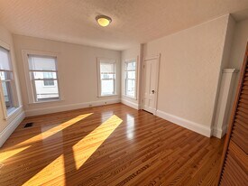 17 Upham St, Unit 1 in Malden, MA - Building Photo