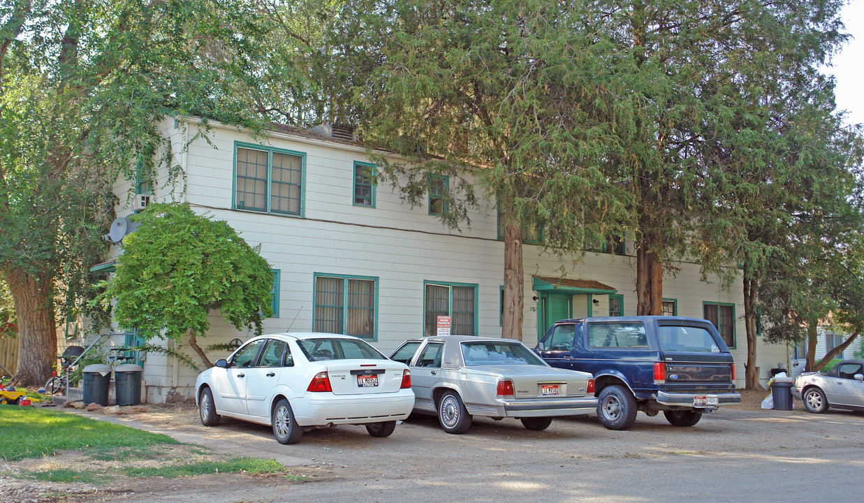 VILLAGE APARTMENT in Boise, ID - Building Photo