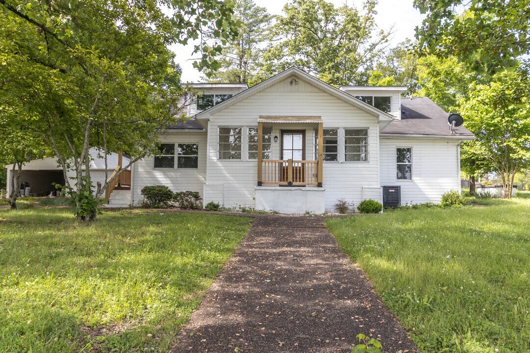 9448 Lusk Rd in Strawberry Plains, TN - Building Photo