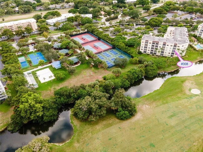 3500 Oaks Clubhouse Dr in Pompano Beach, FL - Building Photo - Building Photo