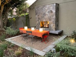 5105 Morella Ave in Valley Village, CA - Building Photo - Building Photo
