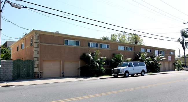 394 Coronado Ave in Long Beach, CA - Building Photo - Building Photo