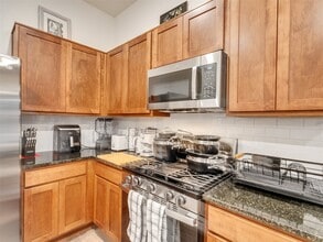 419 Magnolia Ln in Richwood, TX - Building Photo - Building Photo