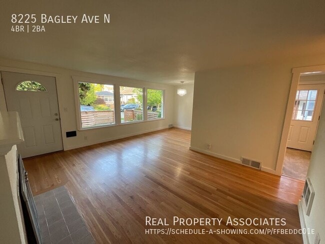 8225 Bagley Ave N in Seattle, WA - Building Photo - Building Photo