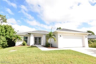 152 Red Cedar Park in Rotonda West, FL - Building Photo