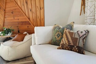 15429 Harris Rd in Lowell, AR - Building Photo