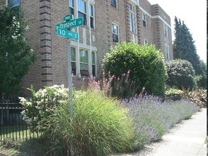 Lavanch Apartments in Seattle, WA - Foto de edificio - Building Photo