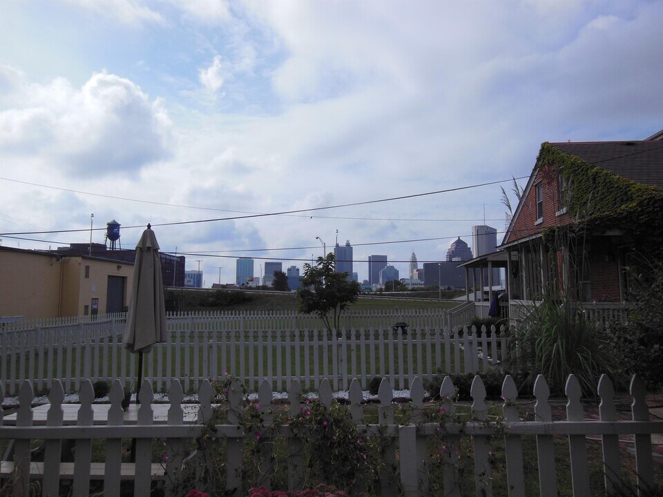 680 Hamlet St in Columbus, OH - Building Photo