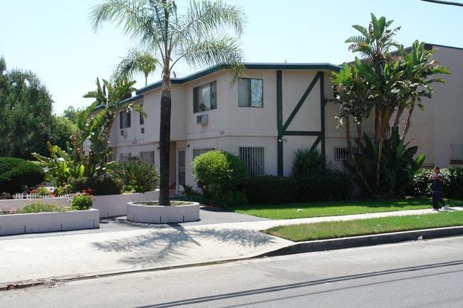 6944-6954 Coldwater Canyon Ave