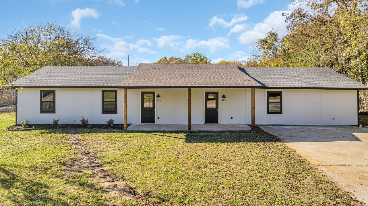 915-925 C St SW in Ardmore, OK - Building Photo