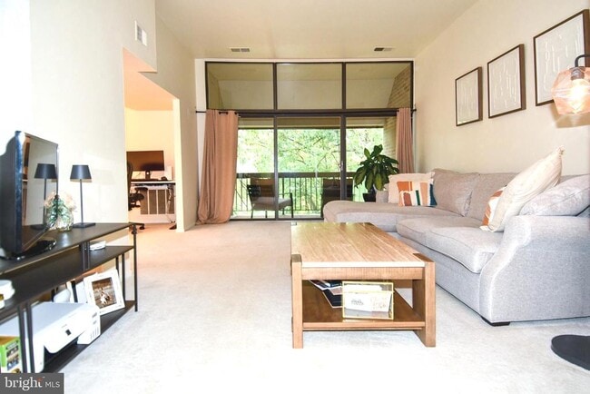 1672 Parkcrest Cir in Reston, VA - Building Photo - Building Photo