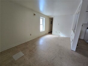 130 E Elisha St in Waterloo, NY - Foto de edificio - Building Photo