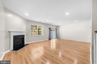 133 Newman Ct in Pennington, NJ - Foto de edificio - Building Photo