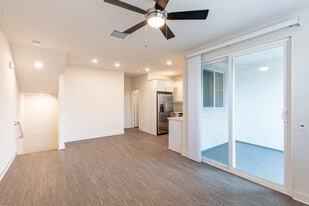 Stadium Park Apartments in Inglewood, CA - Building Photo