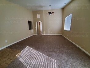 13416 Ridgeway Meadows Dr in Bakersfield, CA - Building Photo - Building Photo