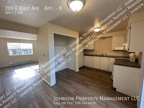 205 E Bird Ave in Nampa, ID - Building Photo - Building Photo