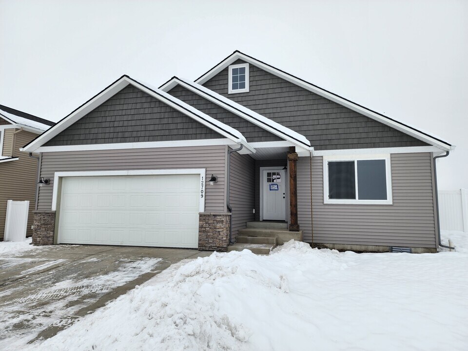 12709 N Cavanaugh Dr in Rathdrum, ID - Building Photo