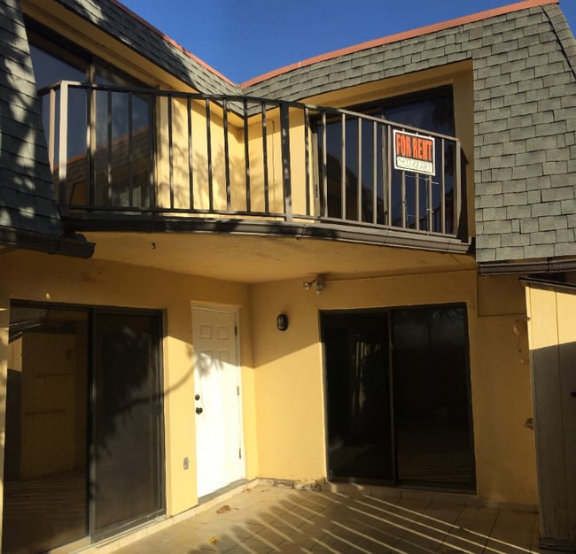 property at 3836 Saxon Dr