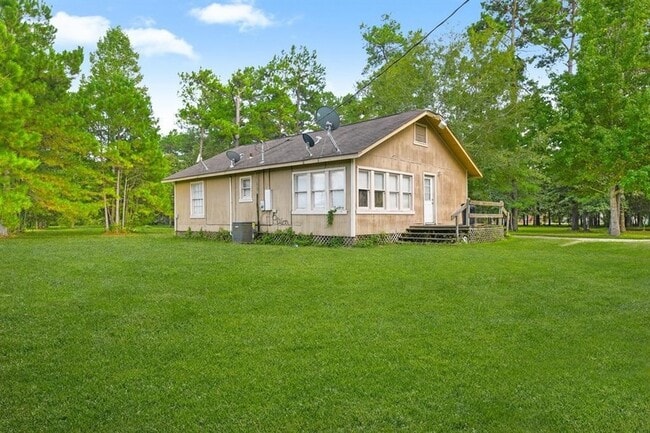 2407 County Rd 2235 in Cleveland, TX - Foto de edificio - Building Photo